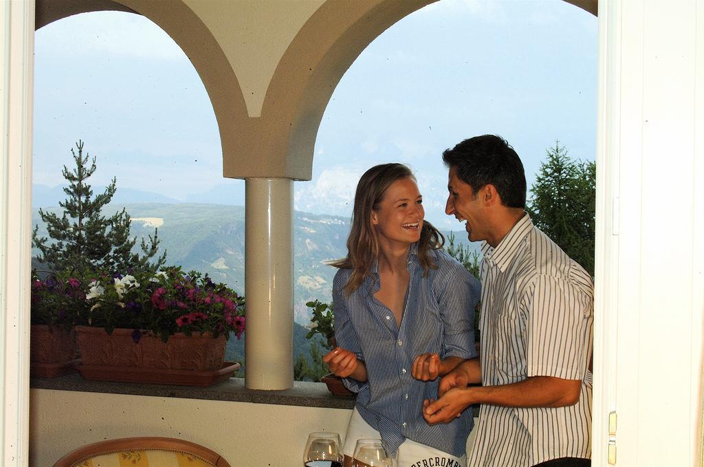Hotel Koenig Laurin San Genesio Atesino Quarto foto