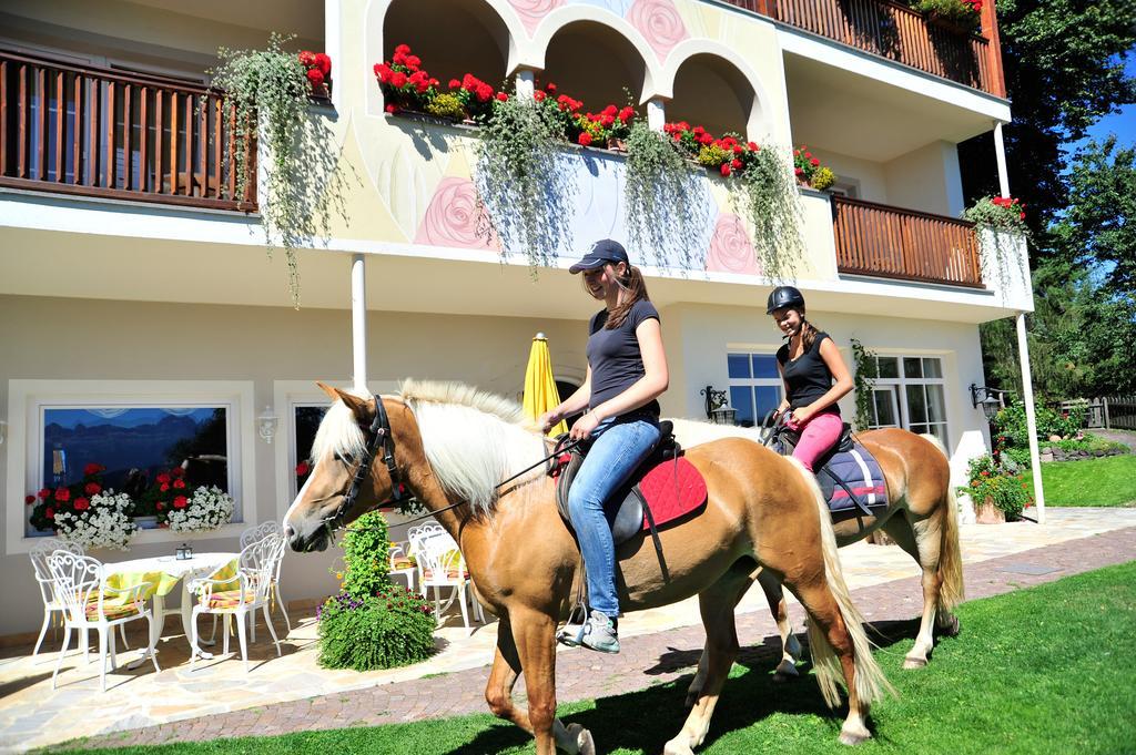 Hotel Koenig Laurin San Genesio Atesino Exterior foto